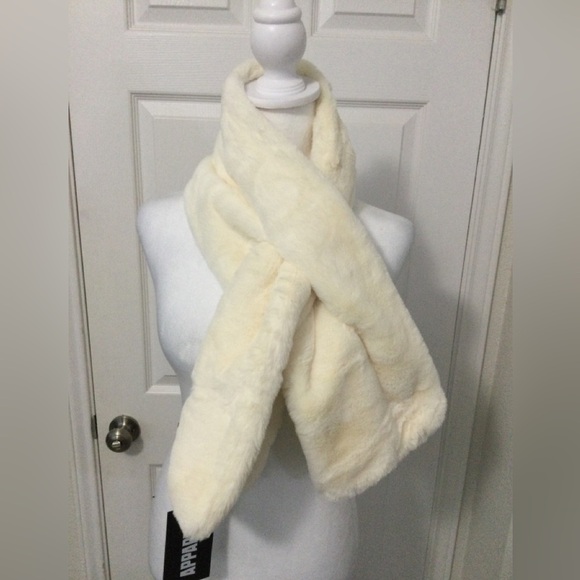 Apparis Bambi Pull Through Faux Fur Scarf - Picture 9 of 16